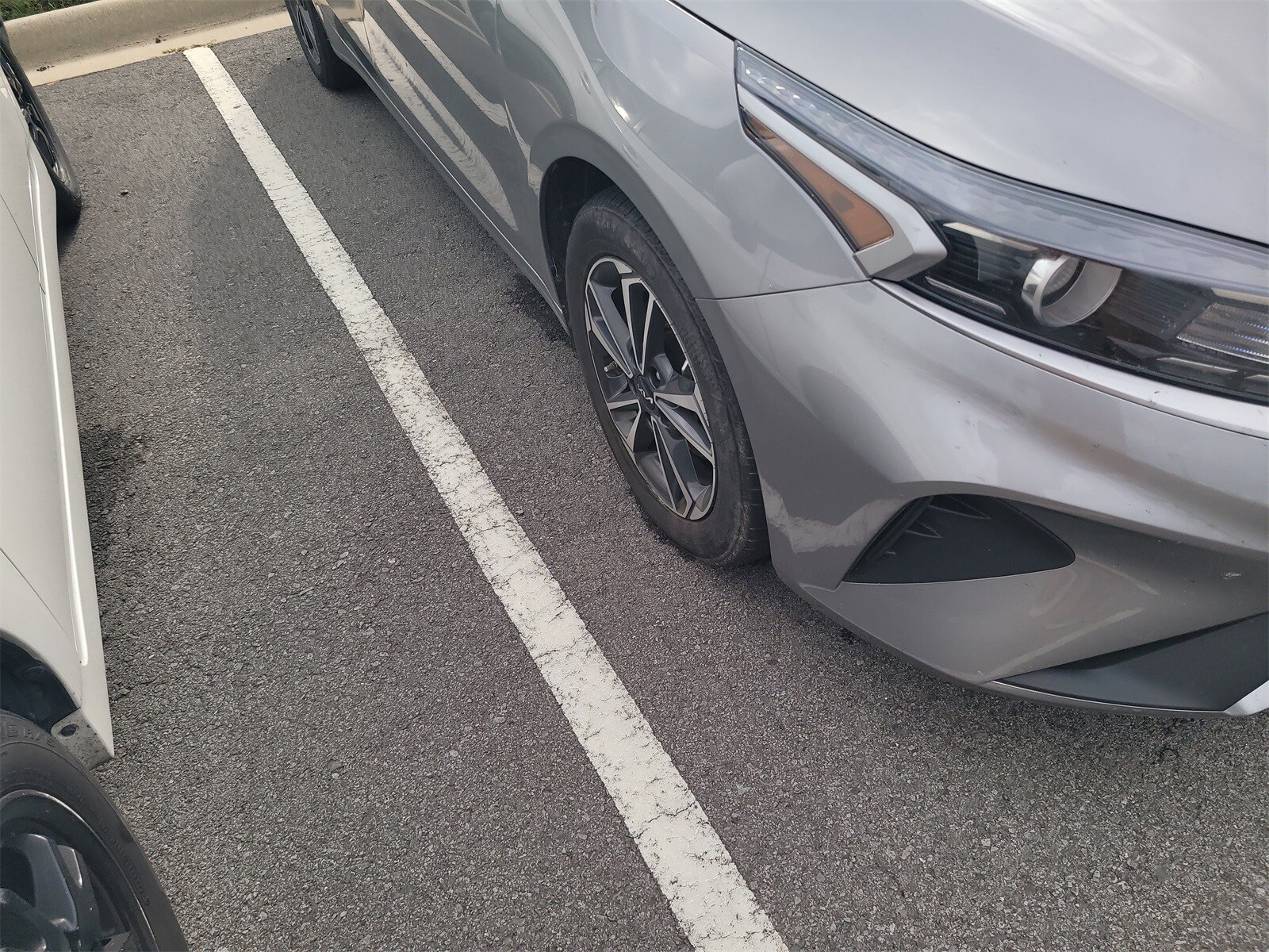 2024 Kia Forte LXS photo 4