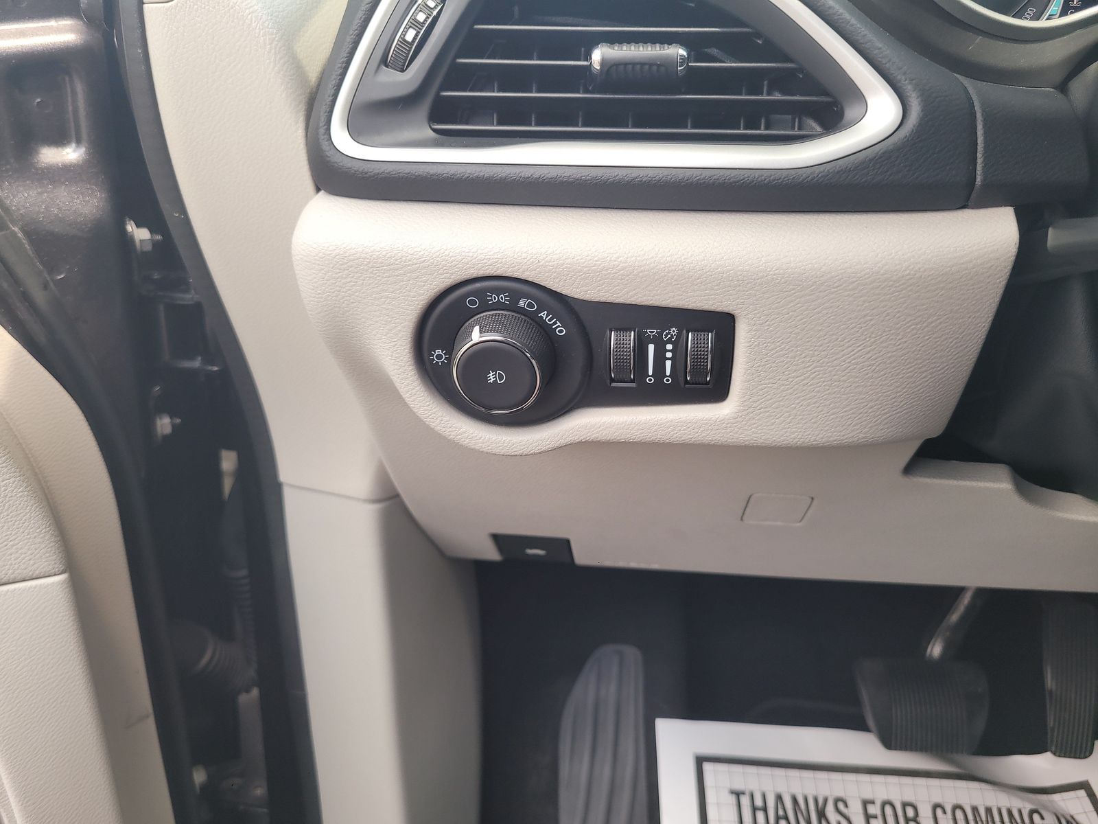 2023 Chrysler Pacifica Touring L - Photo 17