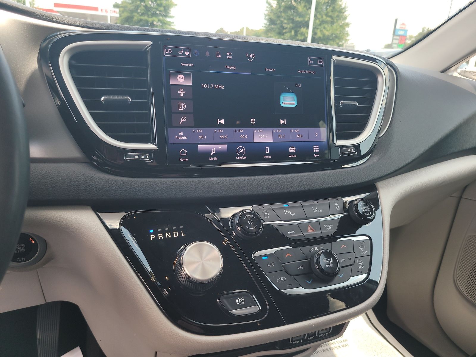 2023 Chrysler Pacifica Touring L - Photo 18