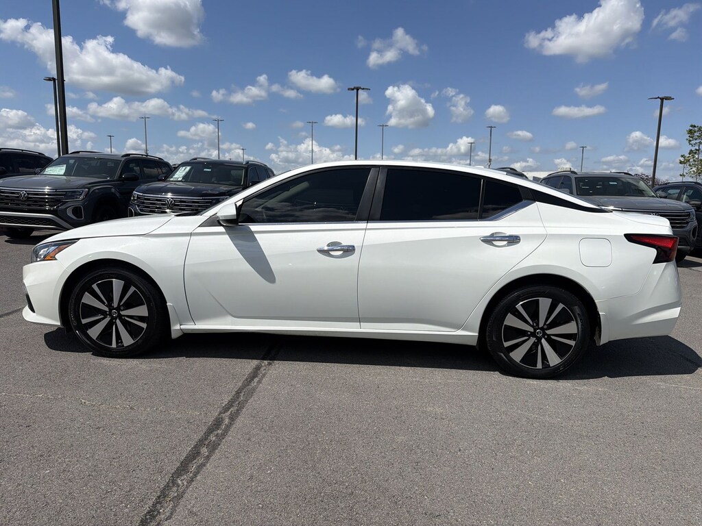 Used 2021 Nissan Altima 2.5 SV Sedan