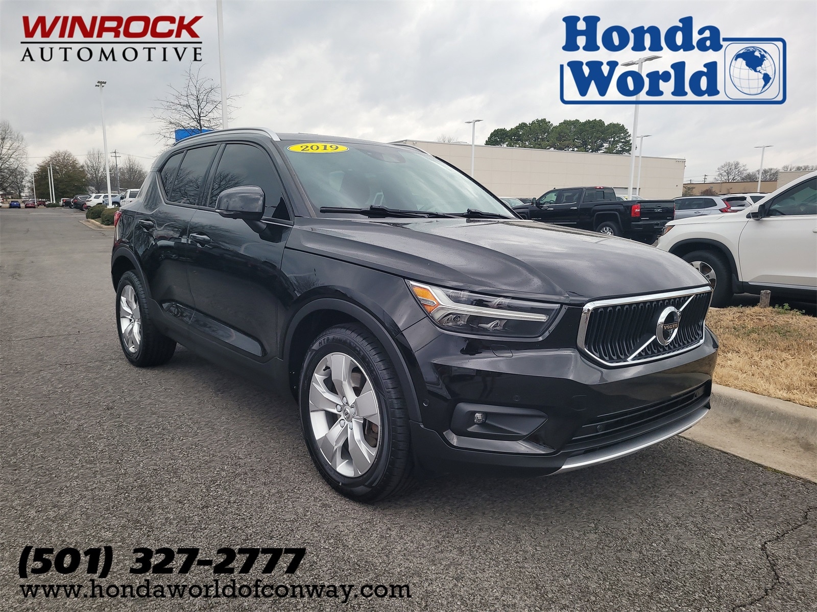 2019 Volvo XC40 Momentum's photo