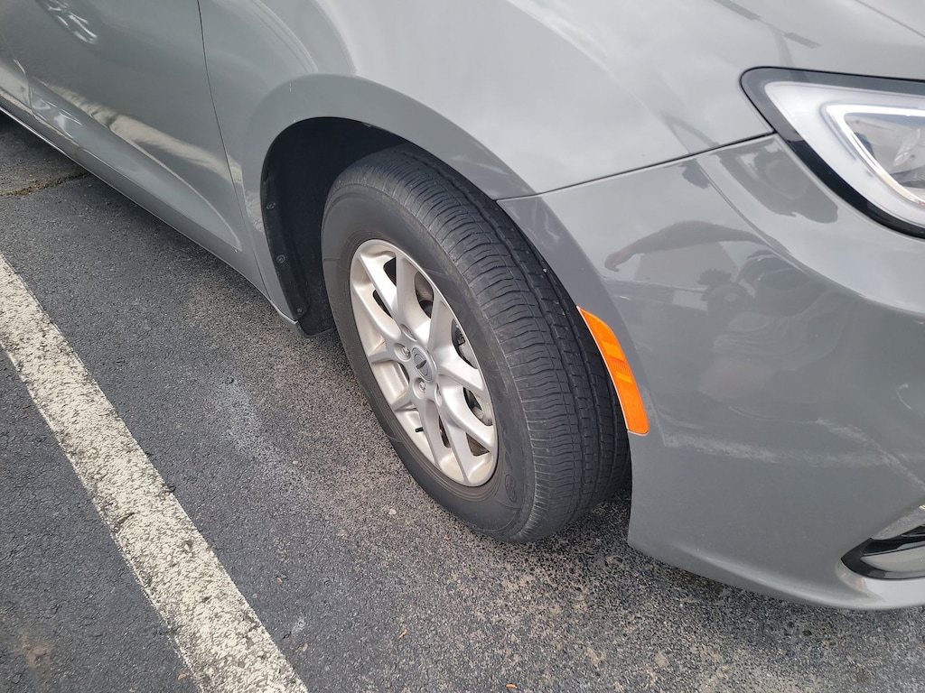 Used 2023 Chrysler Pacifica Touring L Van Passenger Van