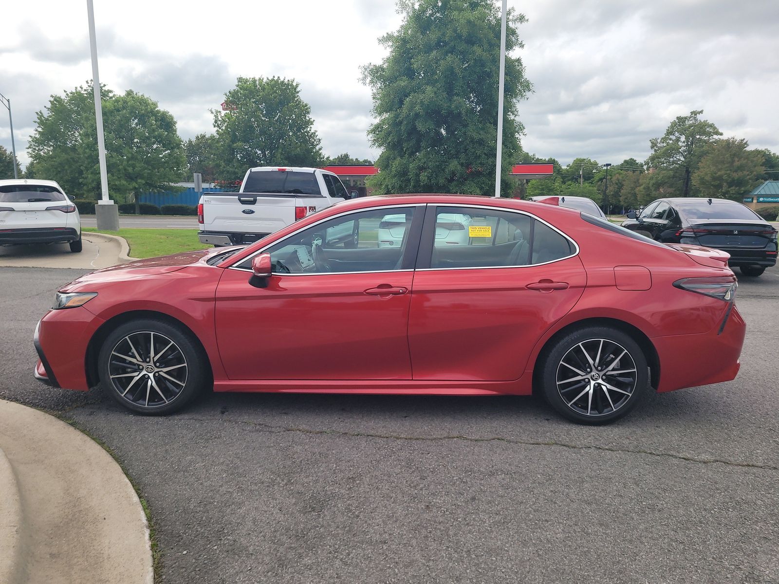 2024 Toyota Camry SE - Photo 6