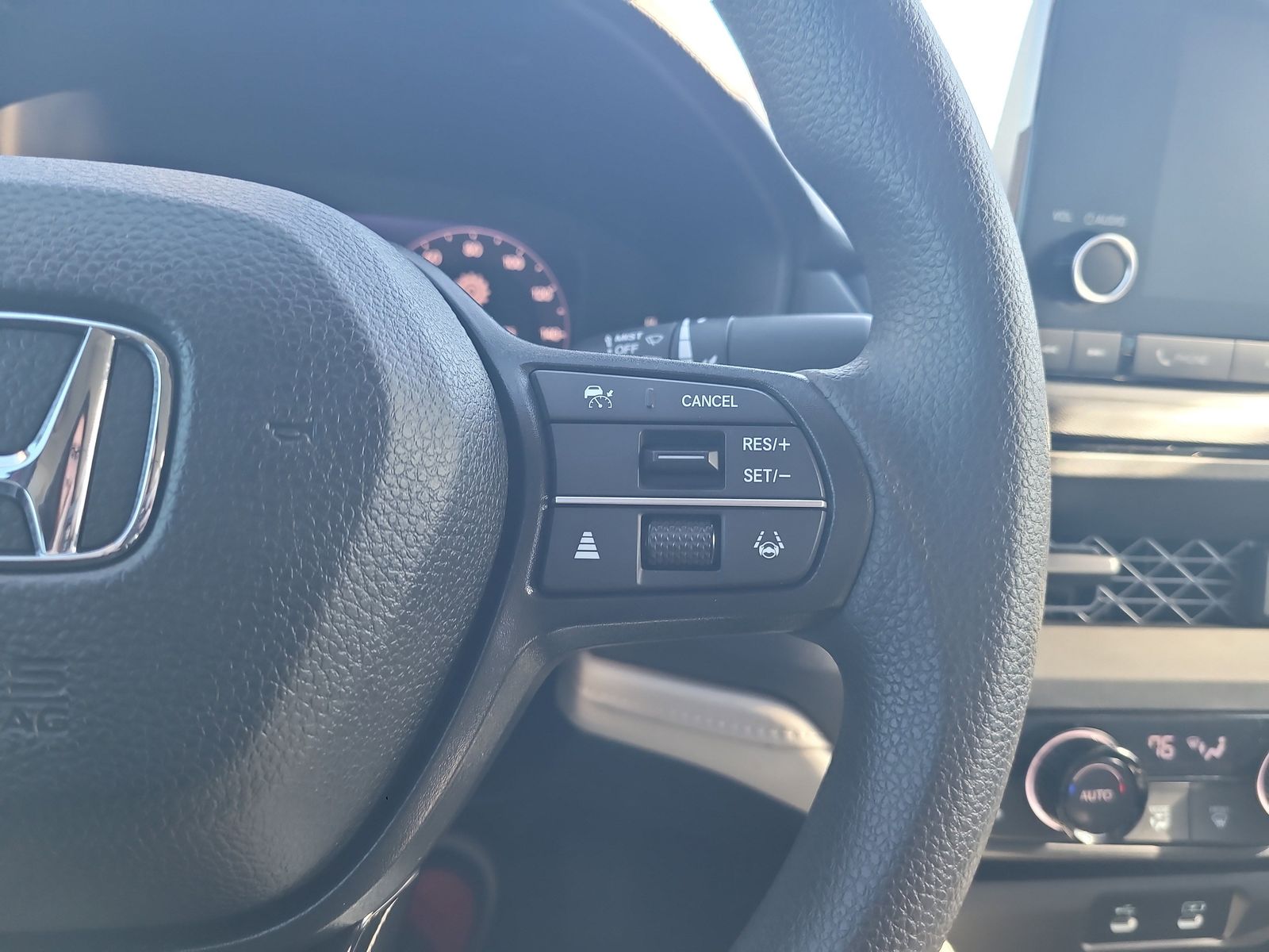 2025 Honda Accord SE - Photo 15