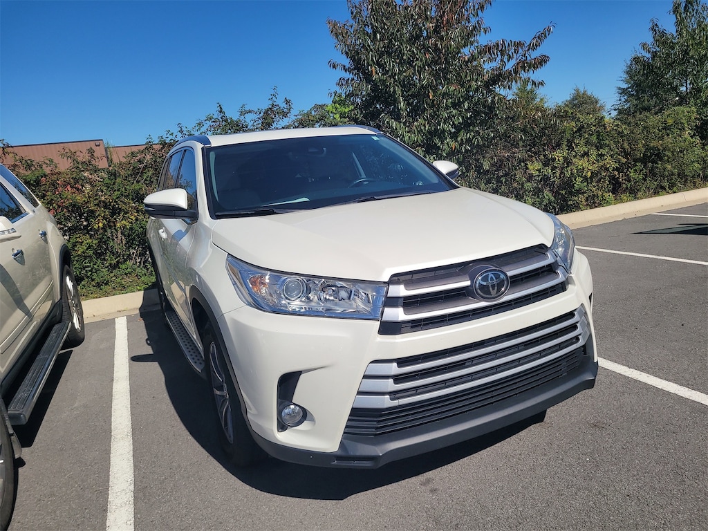 Used 2018 Toyota Highlander SE SUV