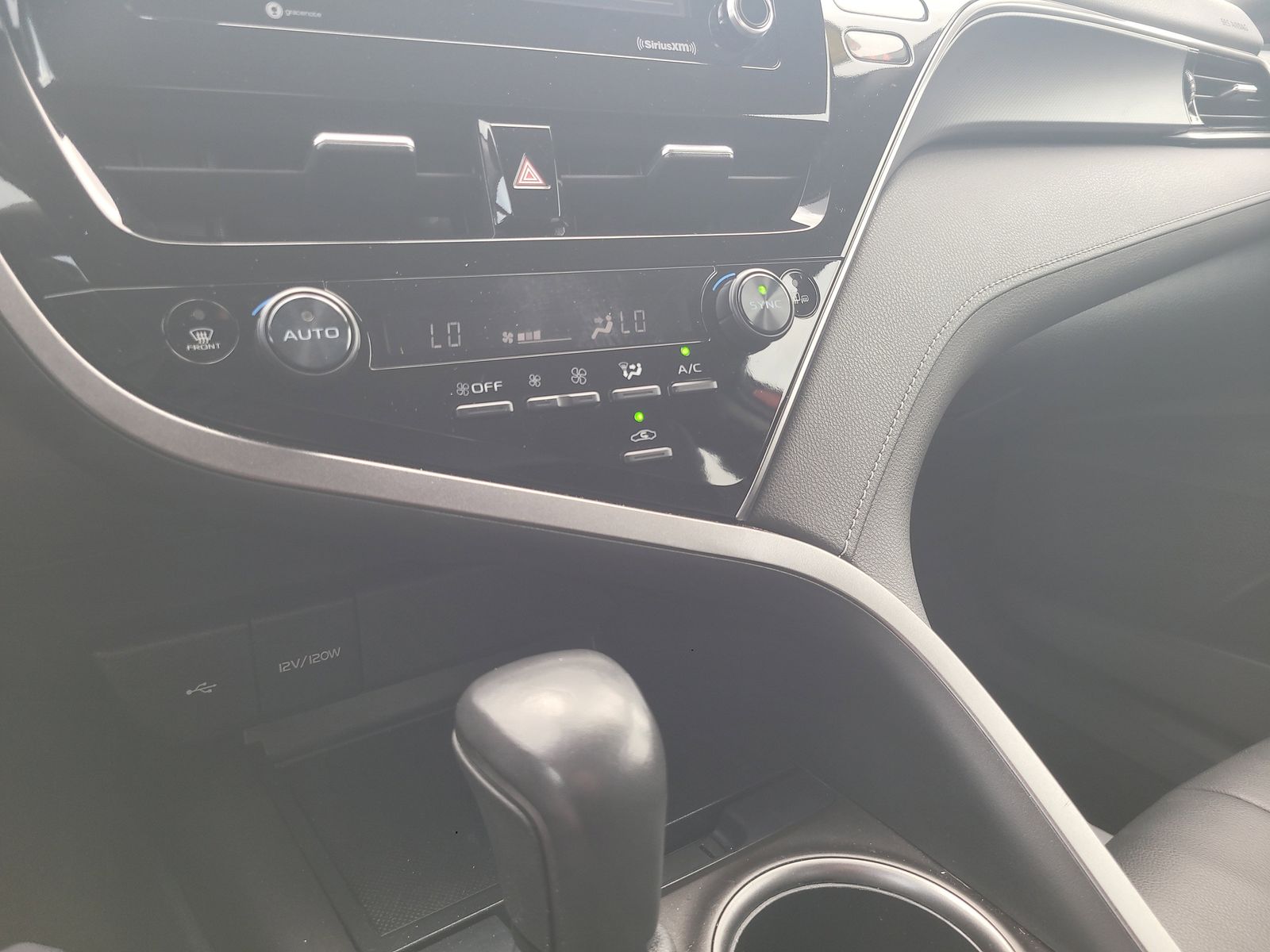 2024 Toyota Camry SE - Photo 28
