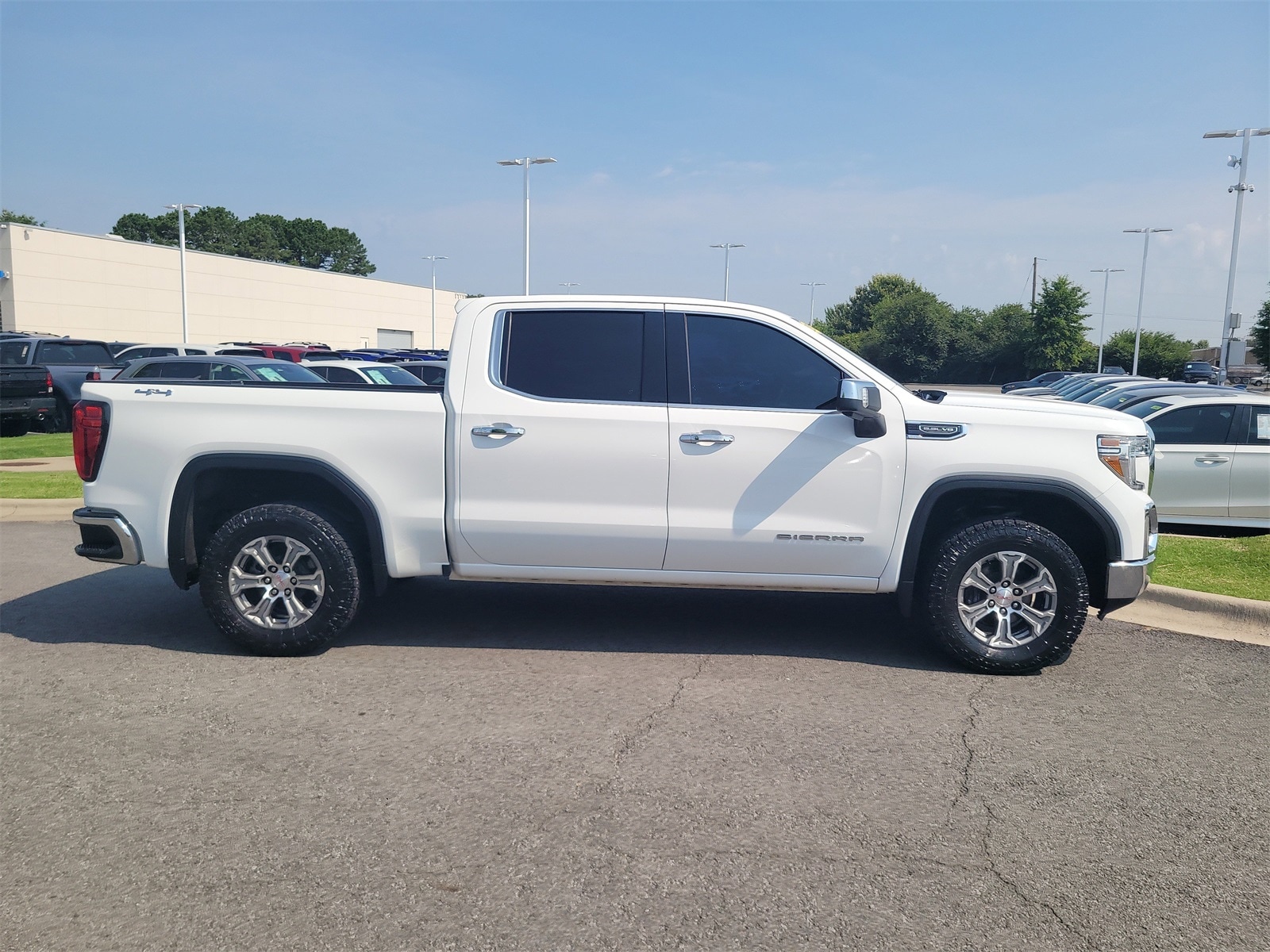Used 2020 GMC Sierra 1500 SLT with VIN 3GTU9DEDXLG290290 for sale in Little Rock
