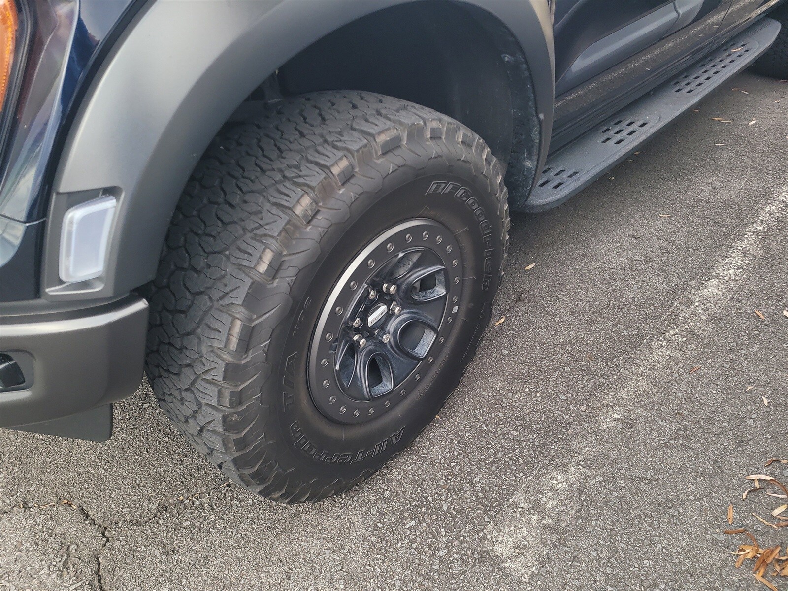 2023 Ford F-150 Raptor photo 2