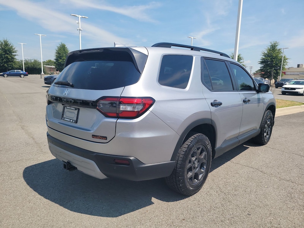 Used 2025 Honda Pilot TrailSport SUV