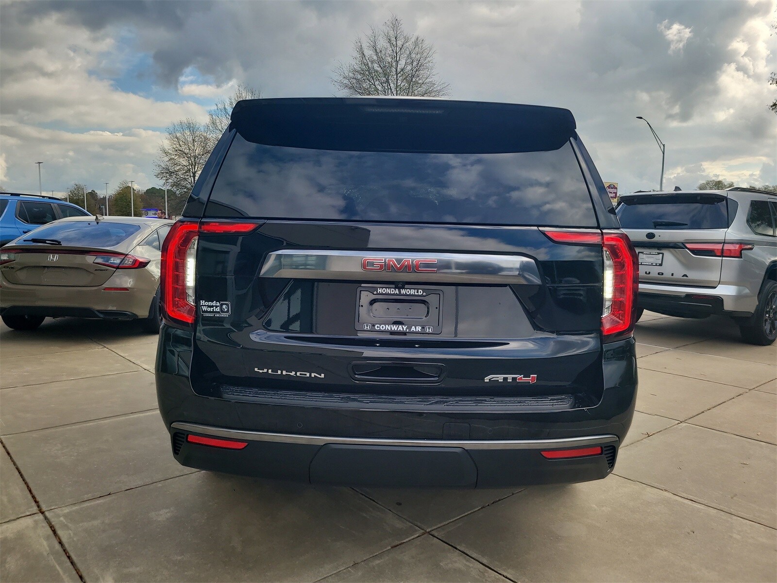 2024 Gmc Yukon AT4 photo 3