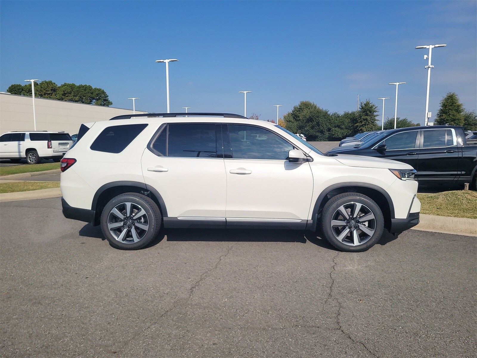 2025 Honda Pilot Touring photo 2