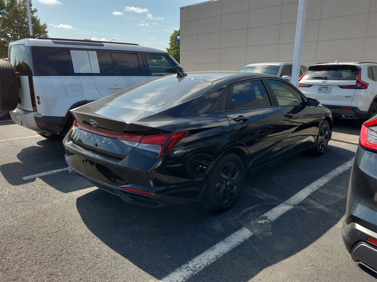 2022 Hyundai Elantra SEL photo 3