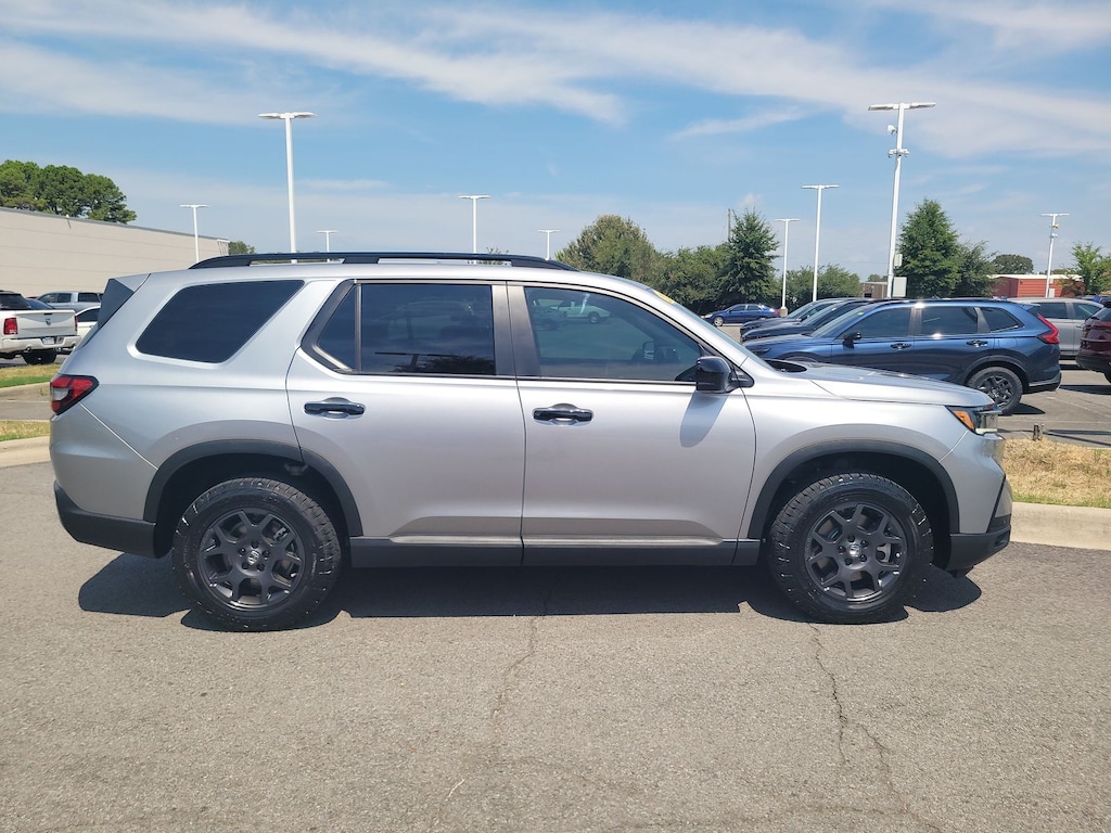 Used 2025 Honda Pilot TrailSport SUV
