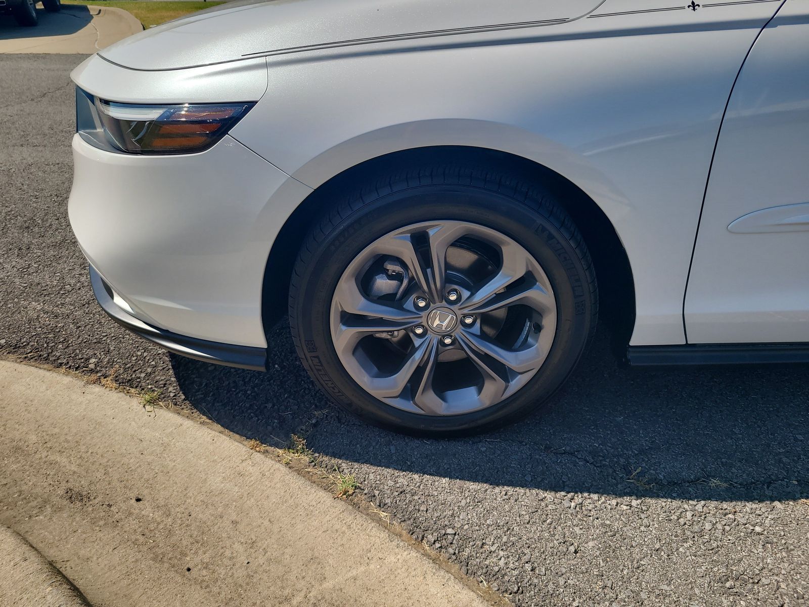 2024 Honda Accord EX - Photo 9