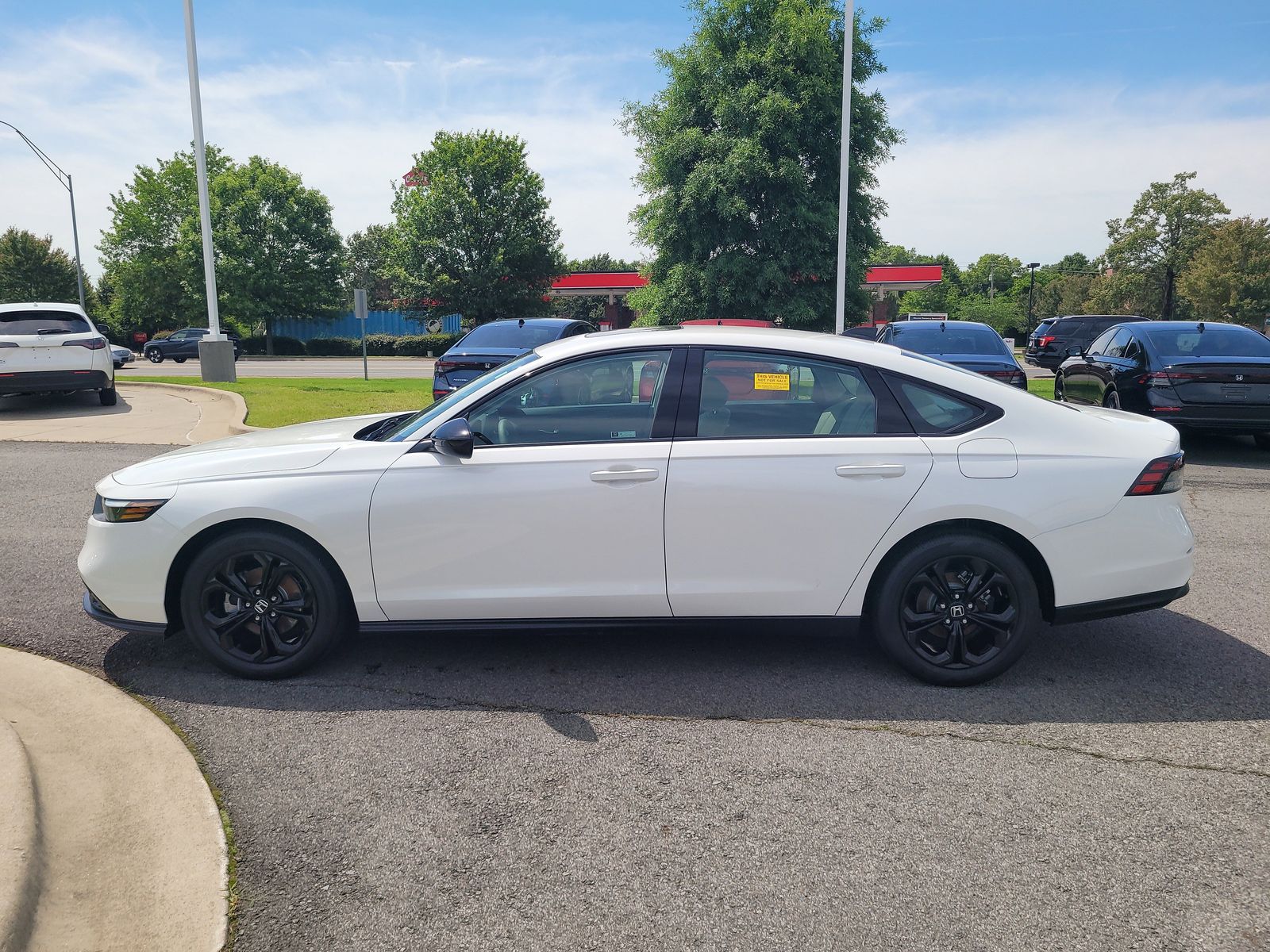 2025 Honda Accord SE - Photo 6