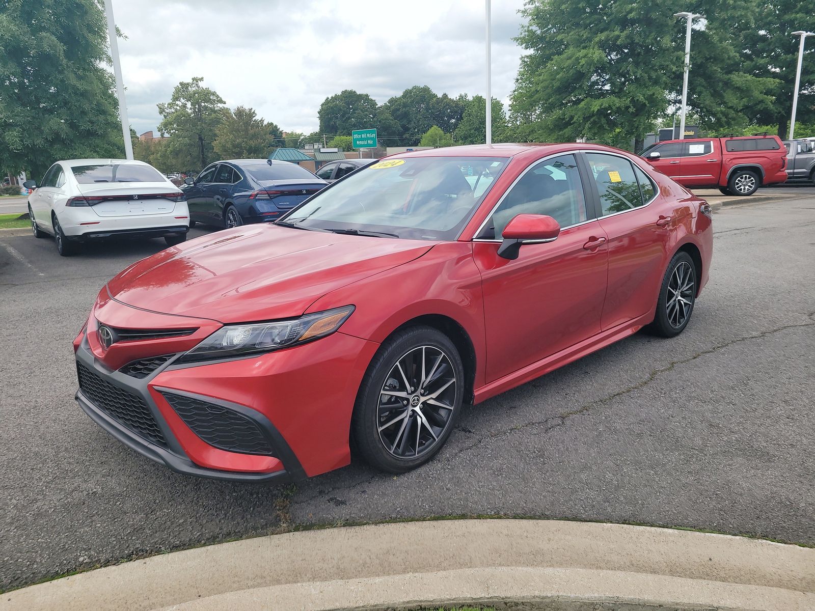 2024 Toyota Camry SE - Photo 7