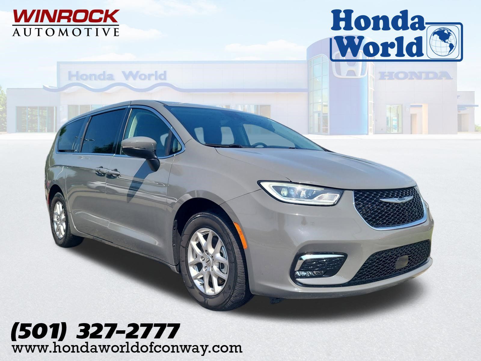 2023 Chrysler Pacifica Touring L's photo