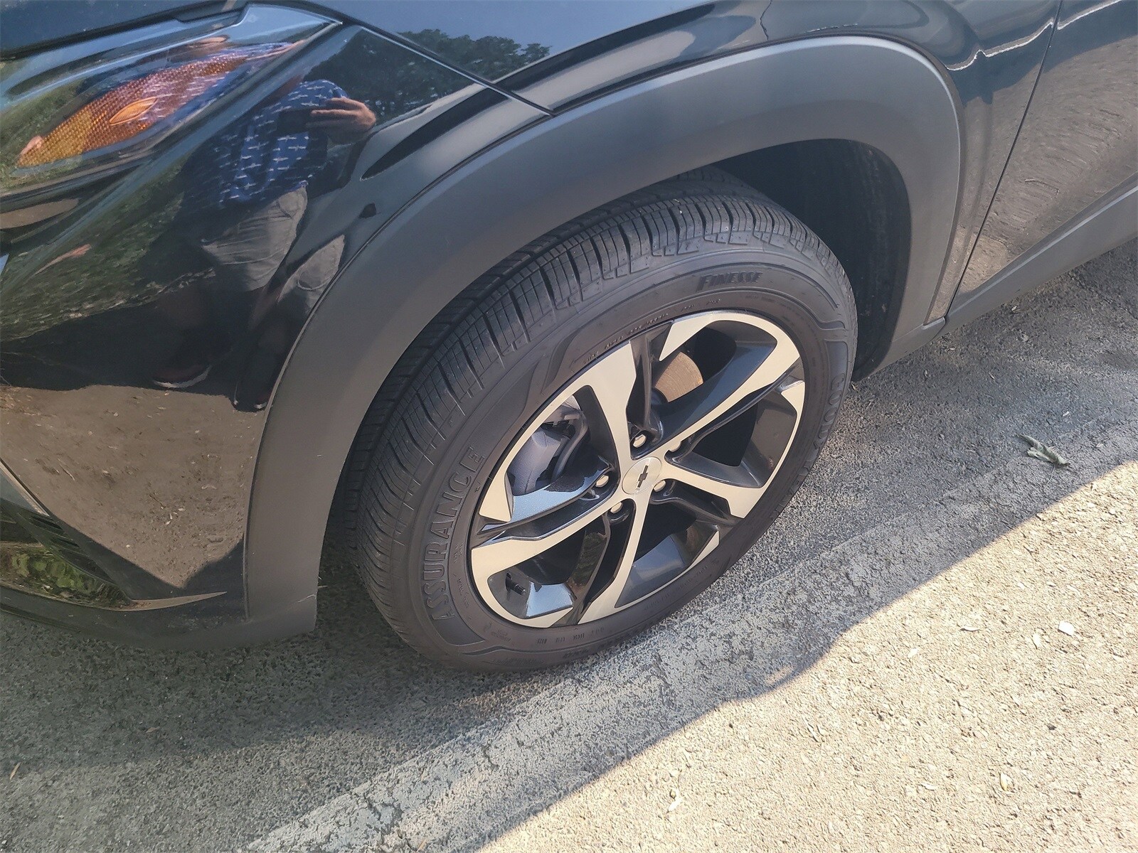 2025 Chevrolet Trax photo 2