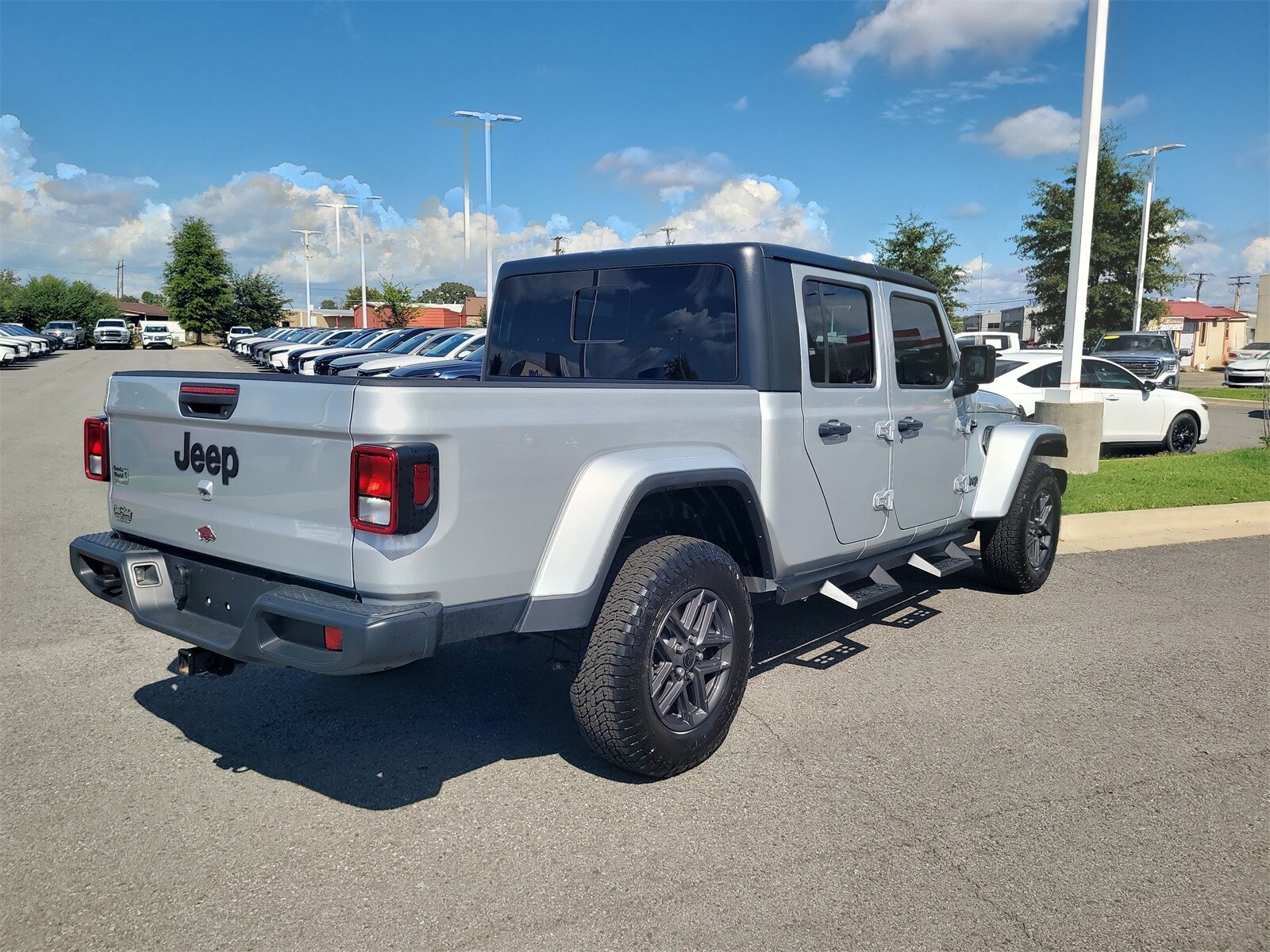 2023 Jeep Gladiator Sport photo 3