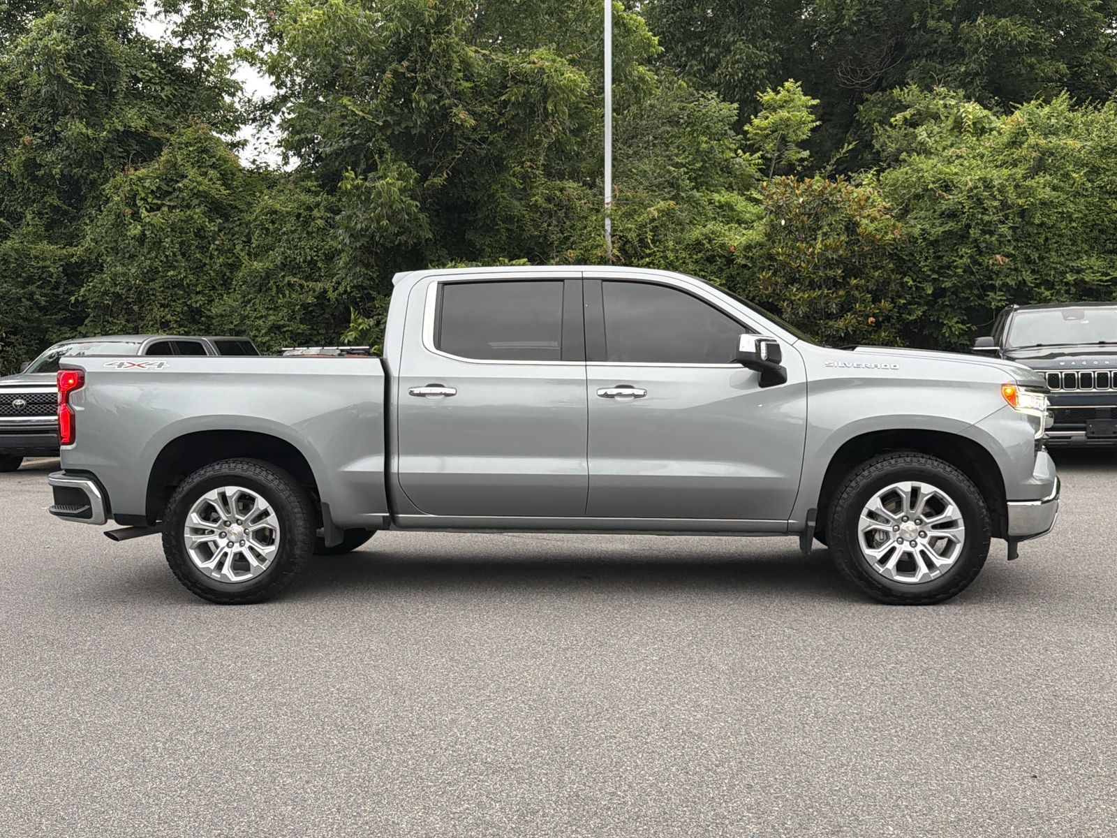 Used 2025 Chevrolet Silverado 1500 LTZ with VIN 1GCUKGED1SZ241208 for sale in Little Rock
