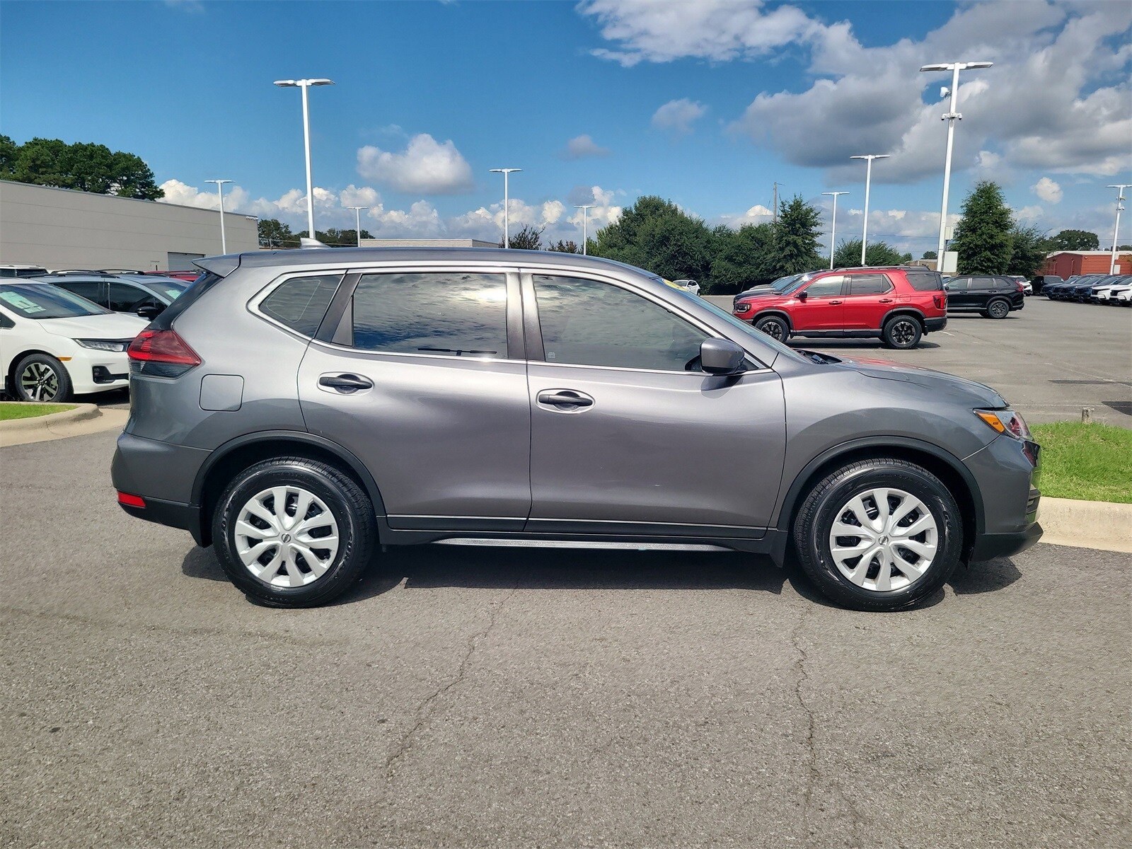 2019 Nissan Rogue S photo 2