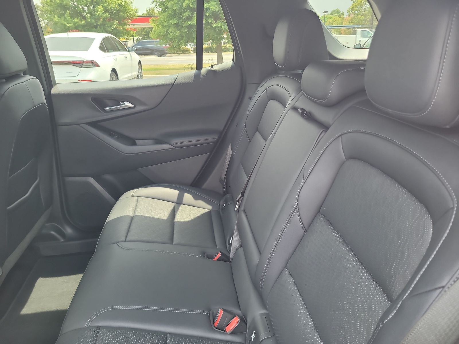2025 Chevrolet Equinox LT - Photo 23