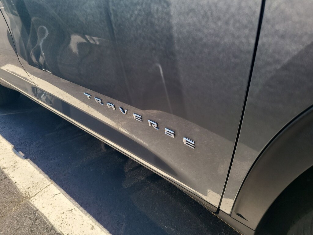 Used 2025 Chevrolet Traverse LT SUV