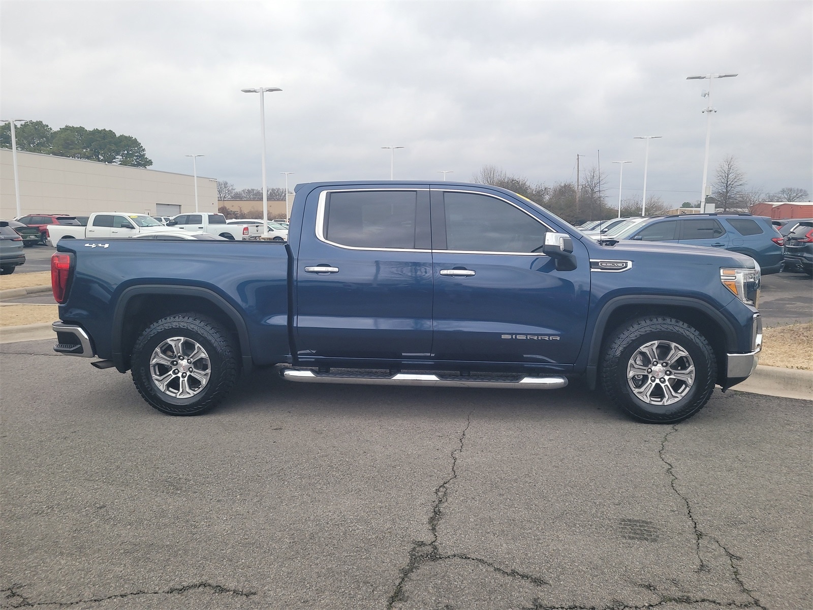 Used 2021 GMC Sierra 1500 SLT with VIN 3GTU9DED2MG156987 for sale in Little Rock