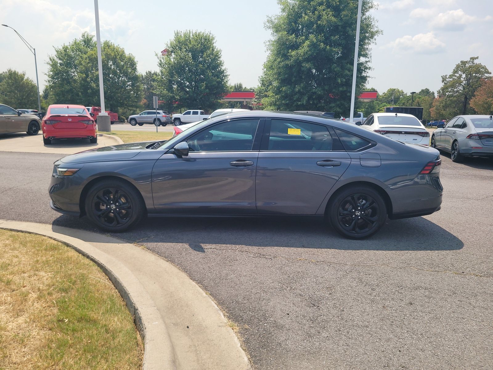 2025 Honda Accord SE - Photo 6