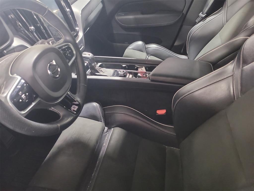 Used 2019 Volvo XC60 T5 R-Design SUV