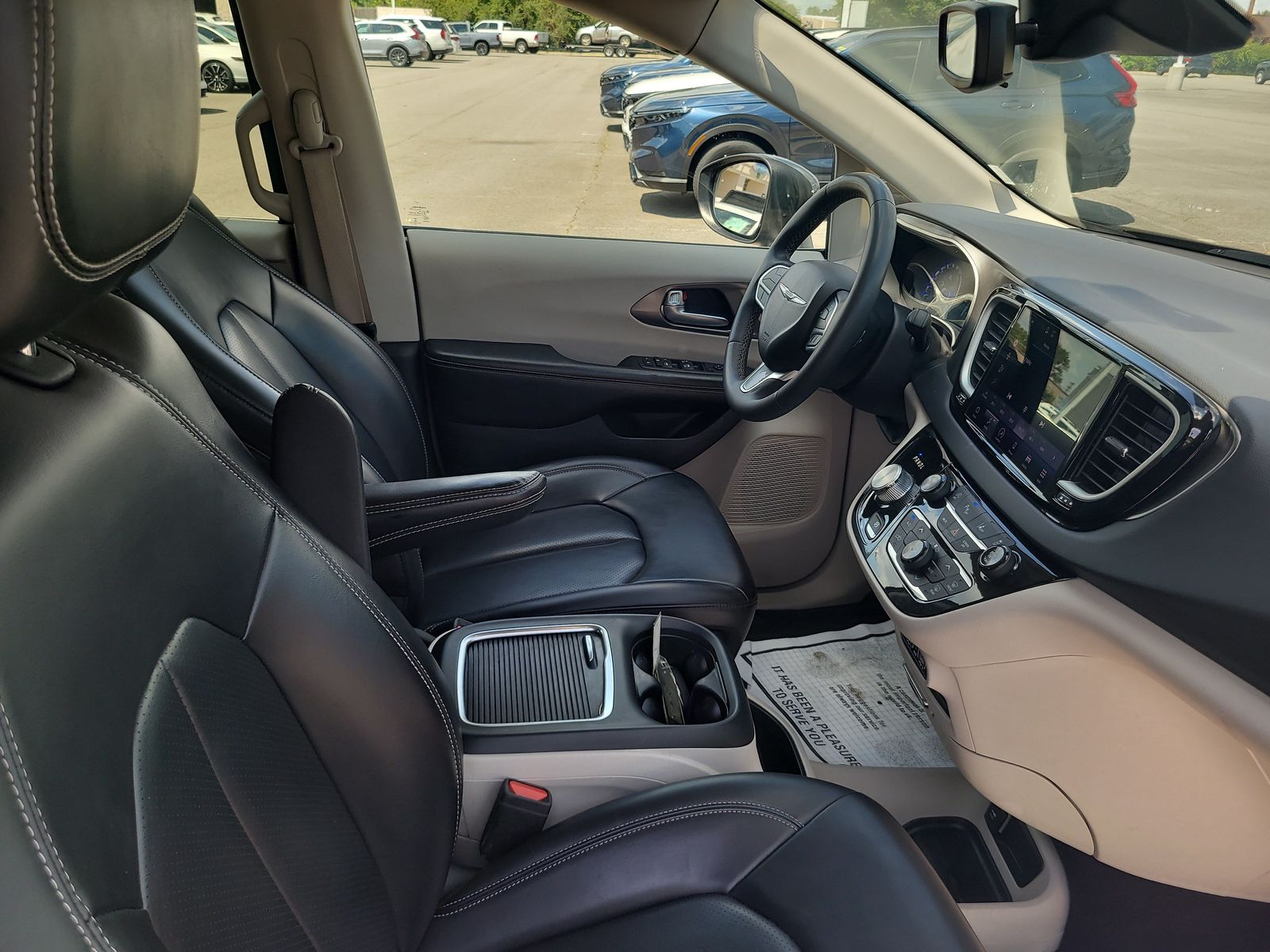 2023 Chrysler Pacifica Touring L - Photo 28