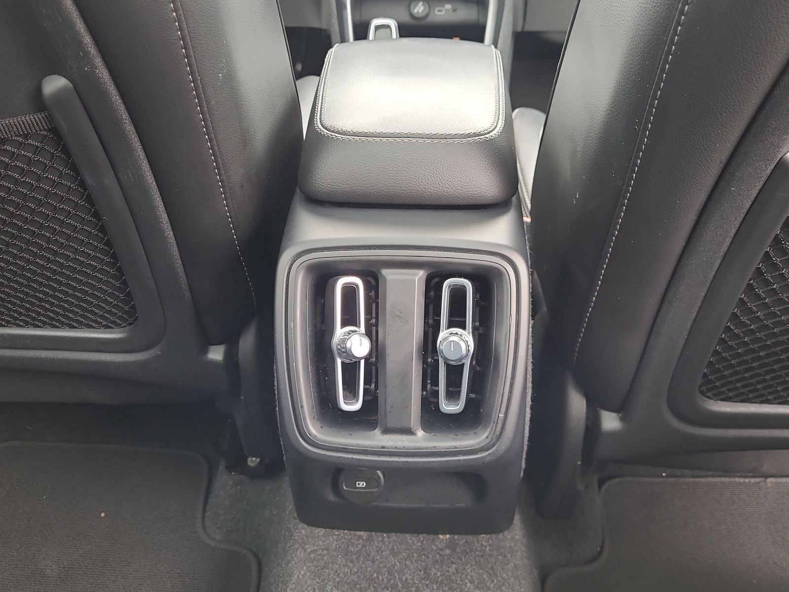 2023 Volvo XC40 Ultimate - Photo 22