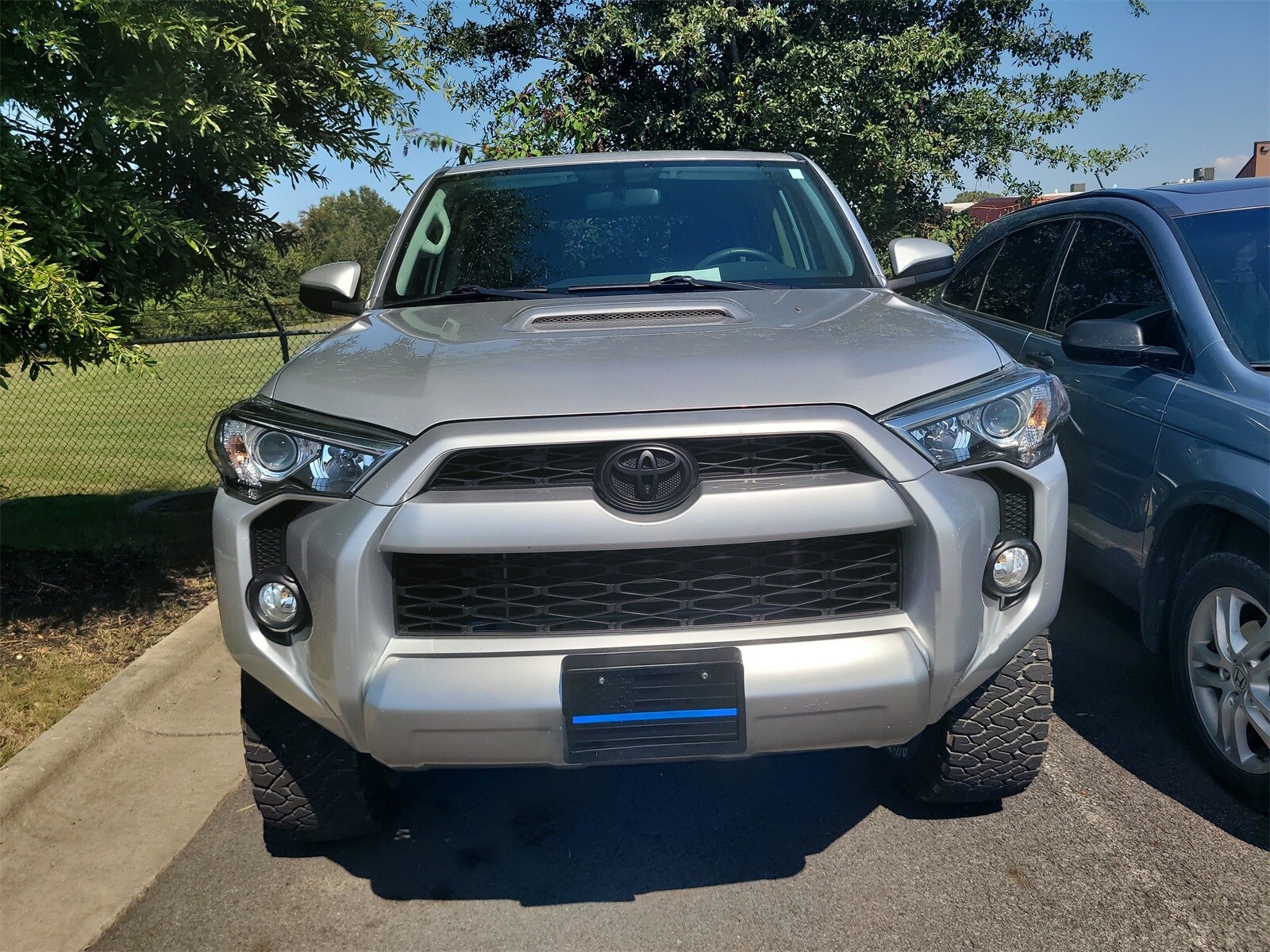 2018 Toyota 4Runner TRD Off-Road photo 2