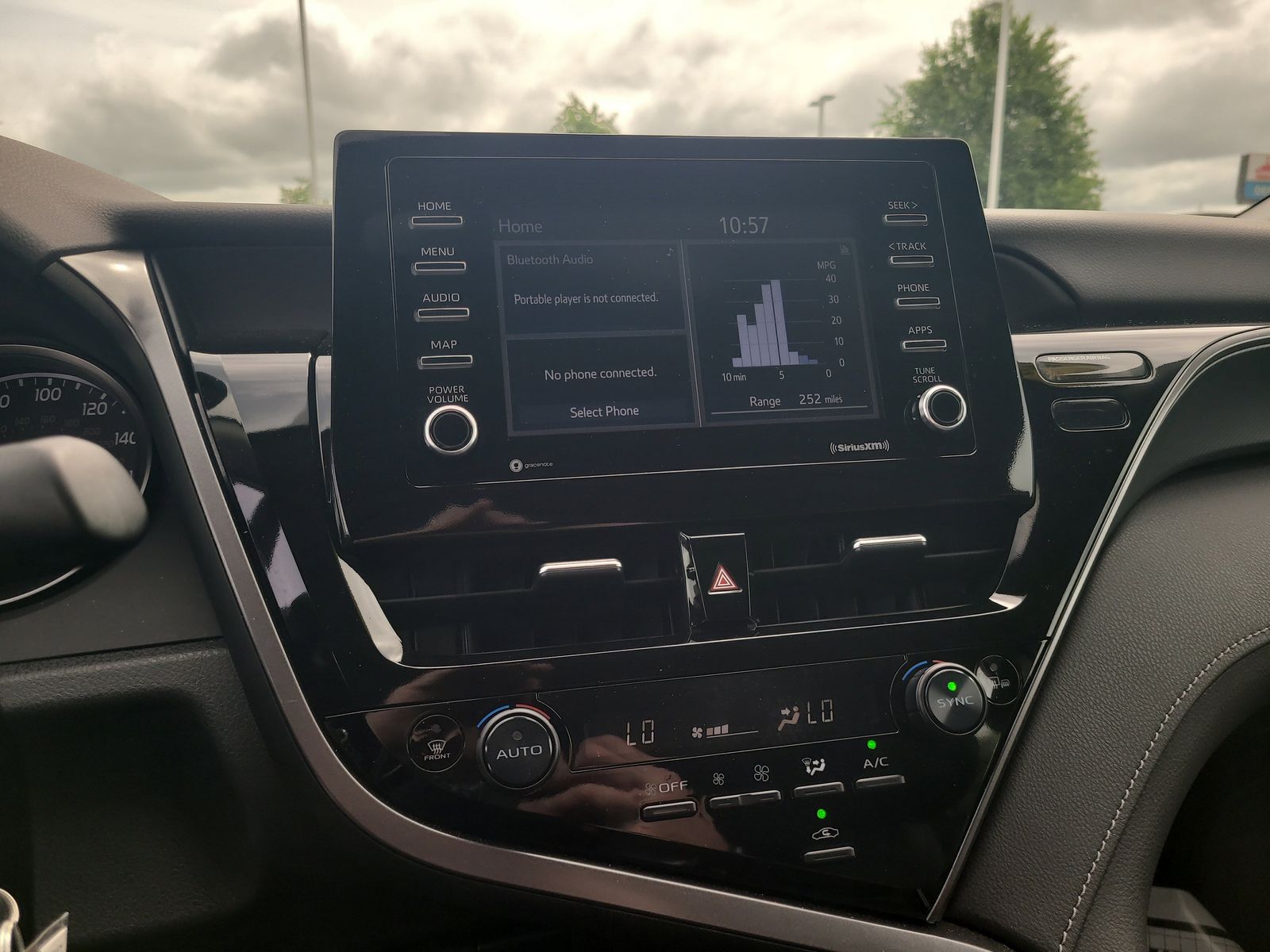 2024 Toyota Camry SE - Photo 18
