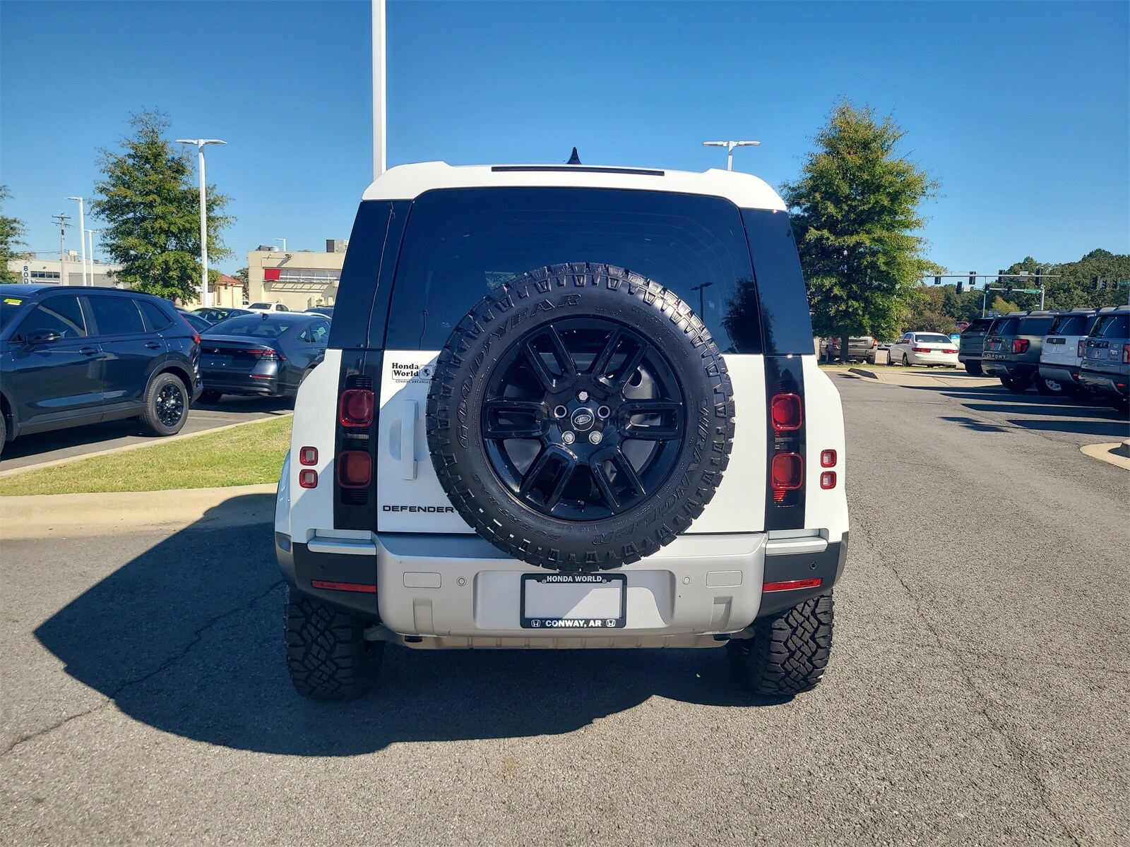 2025 Land Rover Defender 110 S photo 3