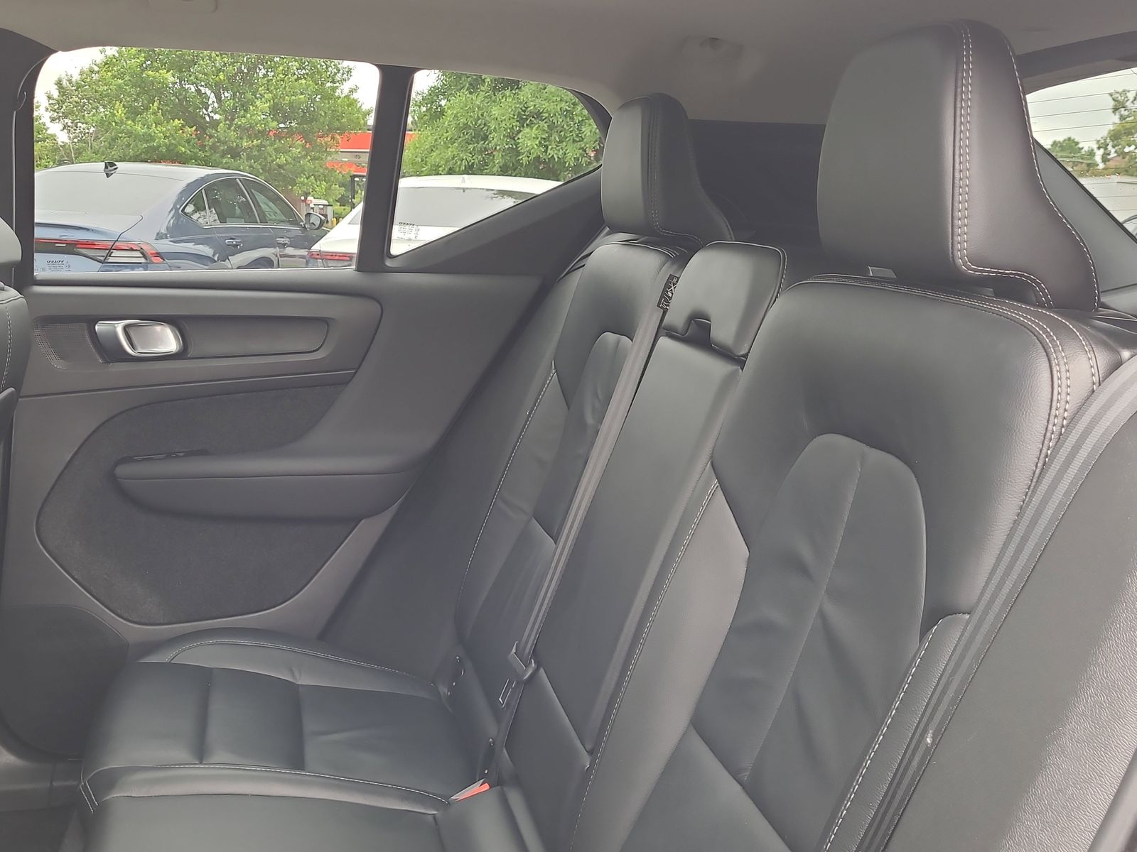 2023 Volvo XC40 Ultimate - Photo 13