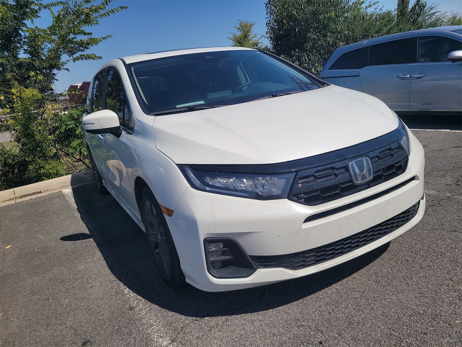 2025 Honda Odyssey Touring photo 3