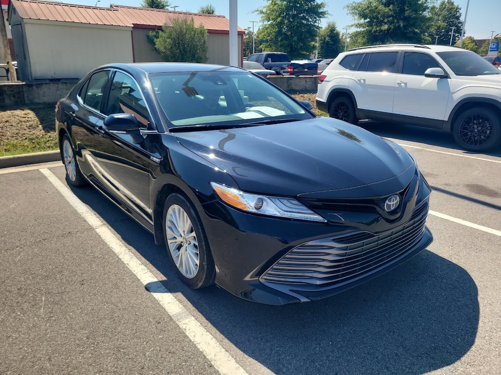 Used 2020 Toyota Camry Hybrid XLE Sedan