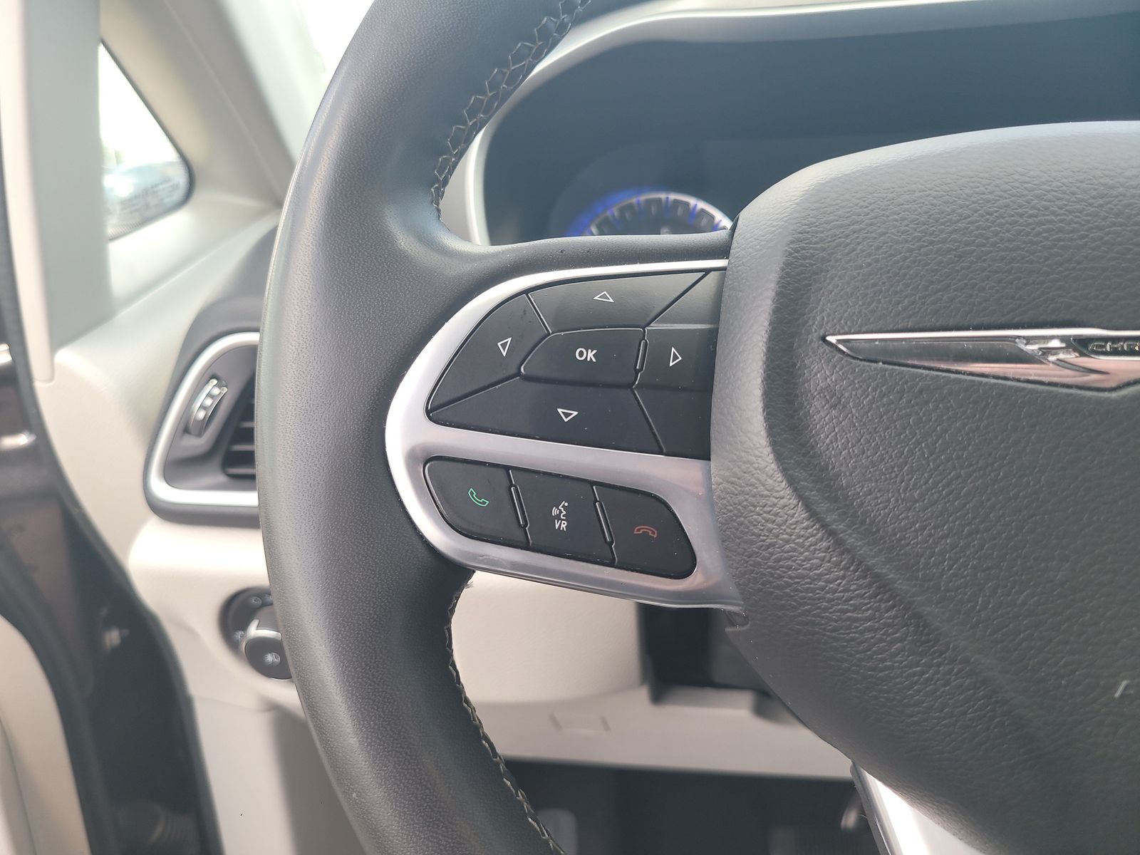 2023 Chrysler Pacifica Touring L - Photo 14