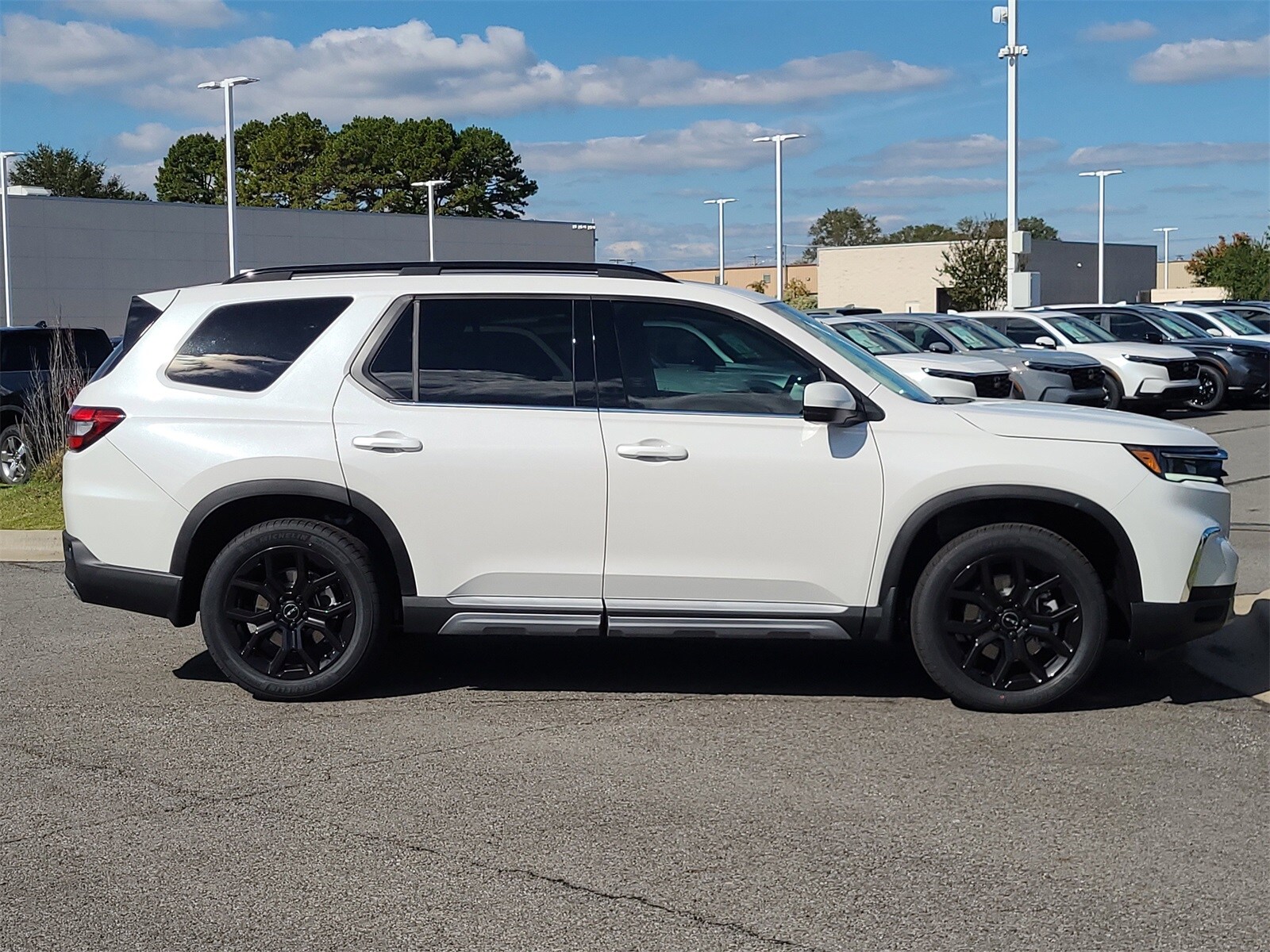 2025 Honda Pilot Touring photo 2