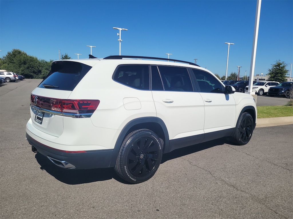 Used 2024 Volkswagen Atlas 2.0T SE w/Technology SUV