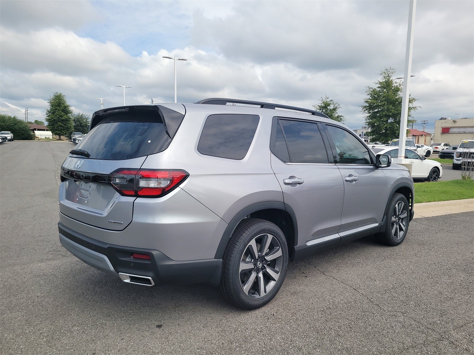 2025 Honda Pilot Touring photo 2
