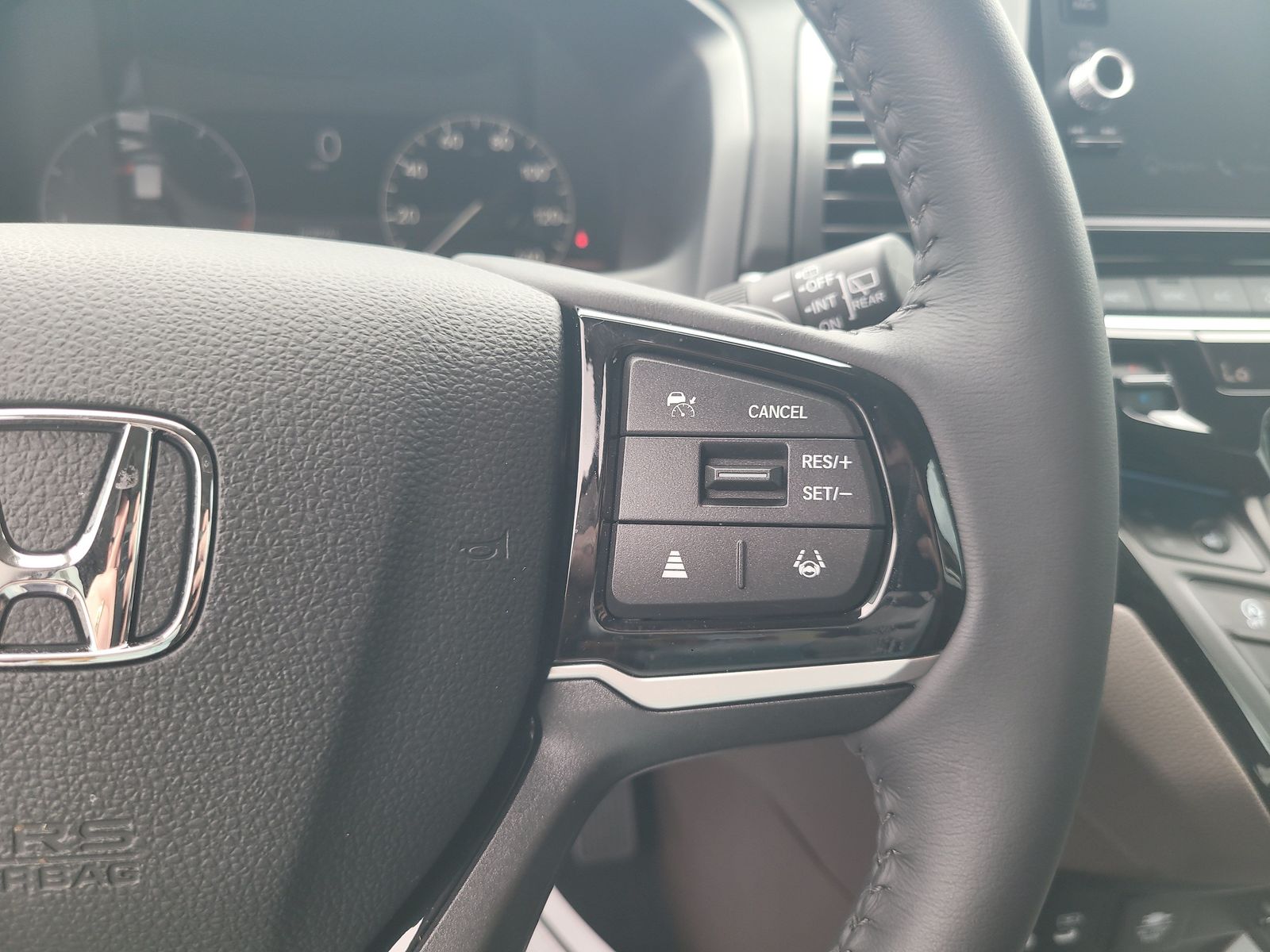 2026 Honda Odyssey Touring - Photo 15