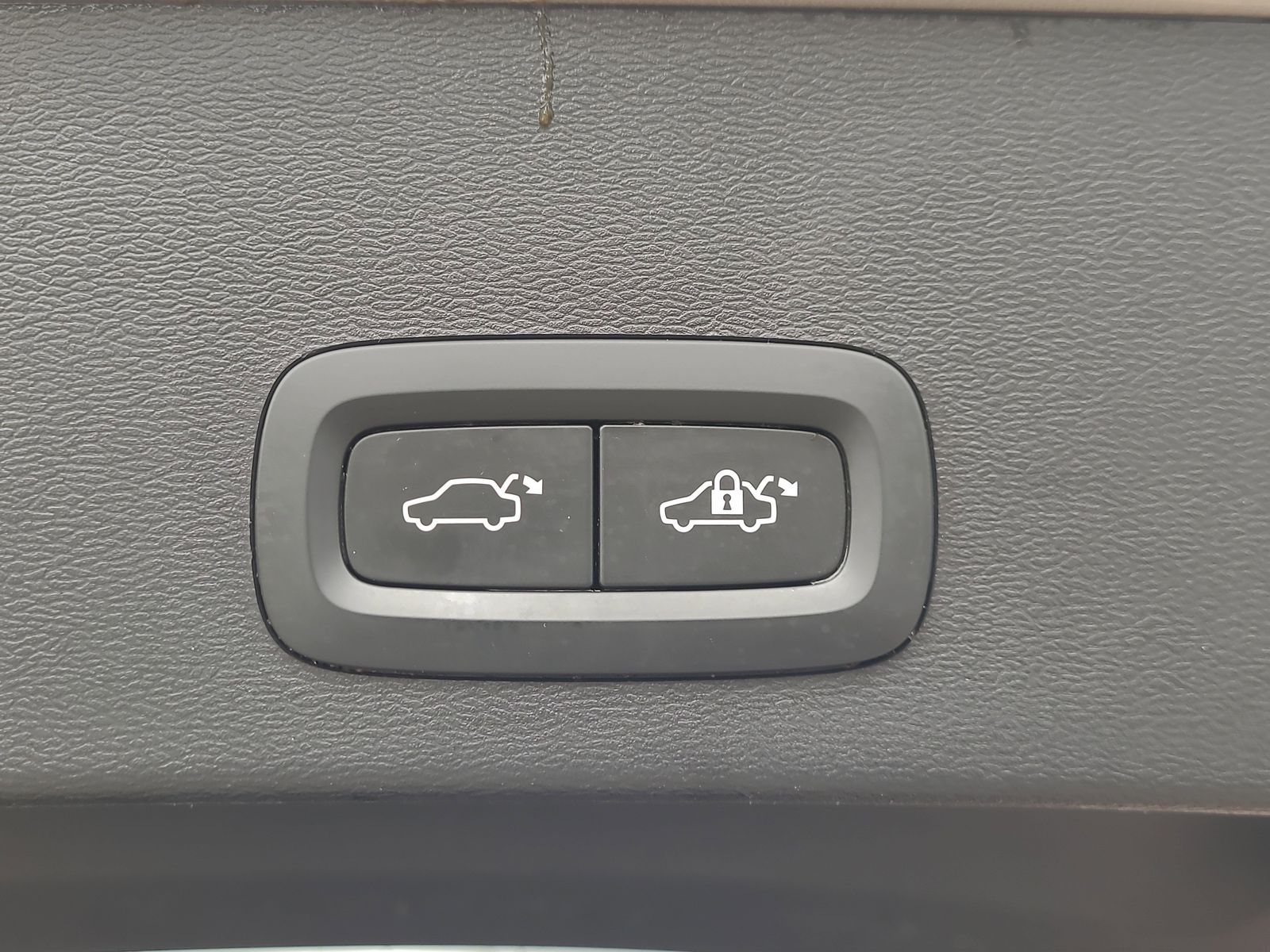 2023 Volvo XC40 Ultimate - Photo 16