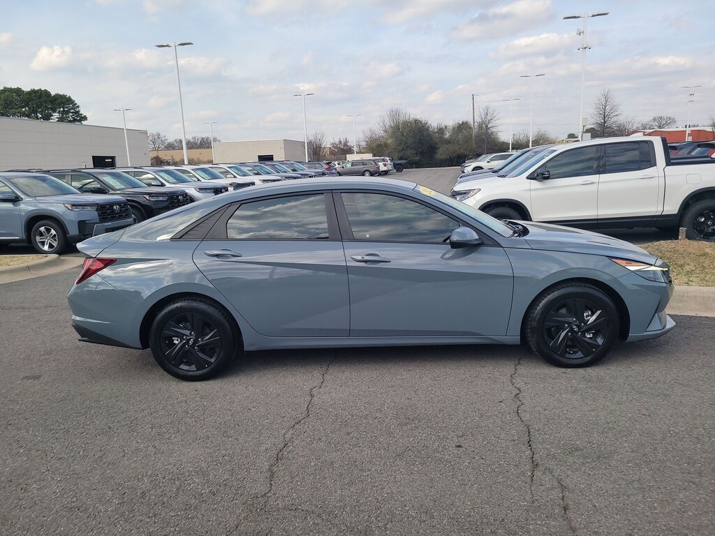 Used 2022 Hyundai Elantra SEL Sedan