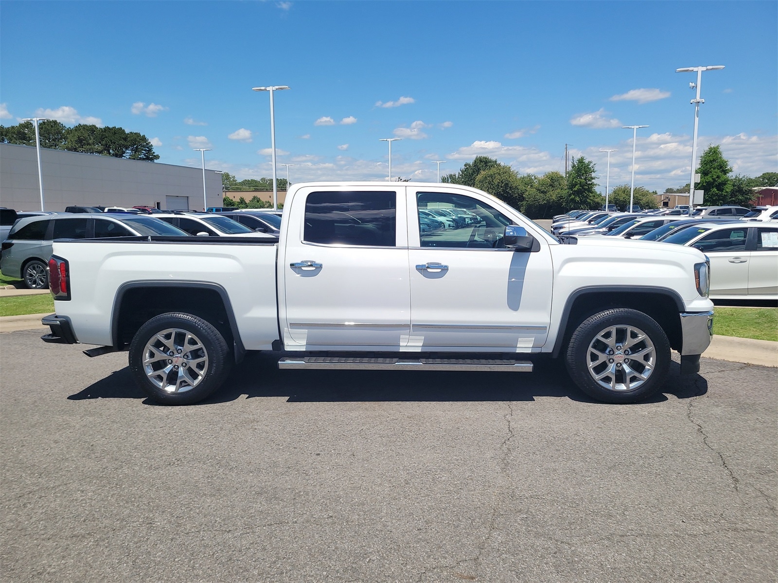 Used 2018 GMC Sierra 1500 SLT with VIN 3GTU2NEC5JG635269 for sale in Little Rock