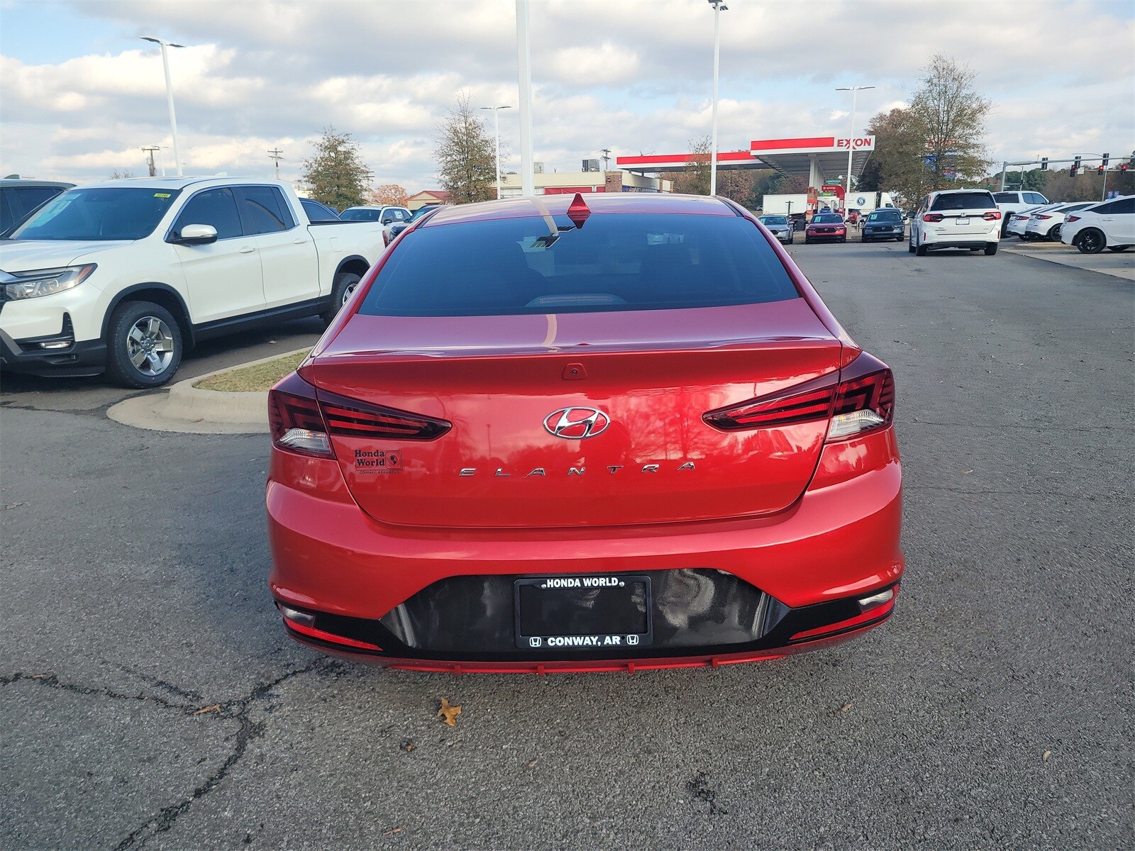 2020 Hyundai Elantra SEL photo 4