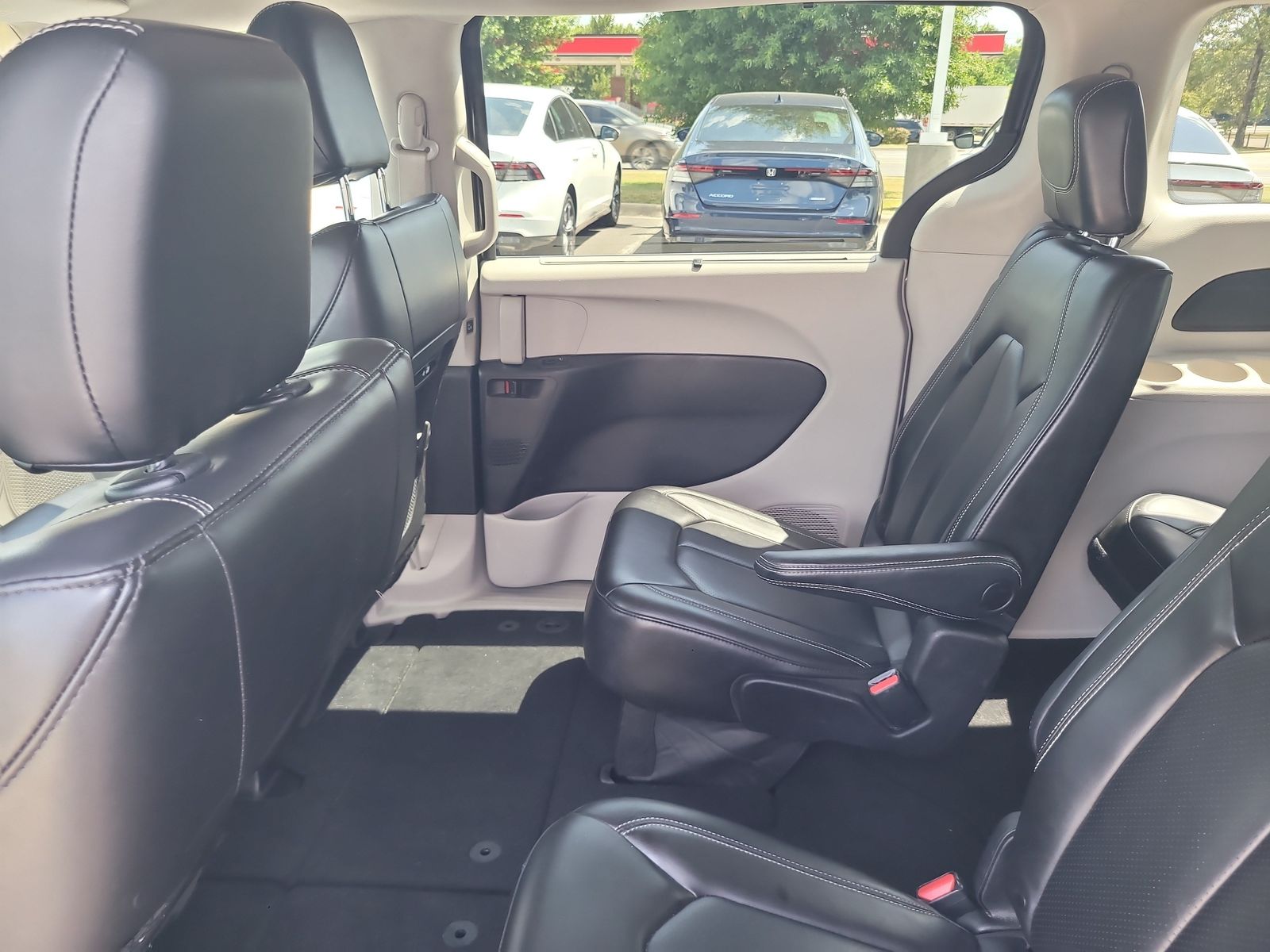 2023 Chrysler Pacifica Touring L - Photo 22