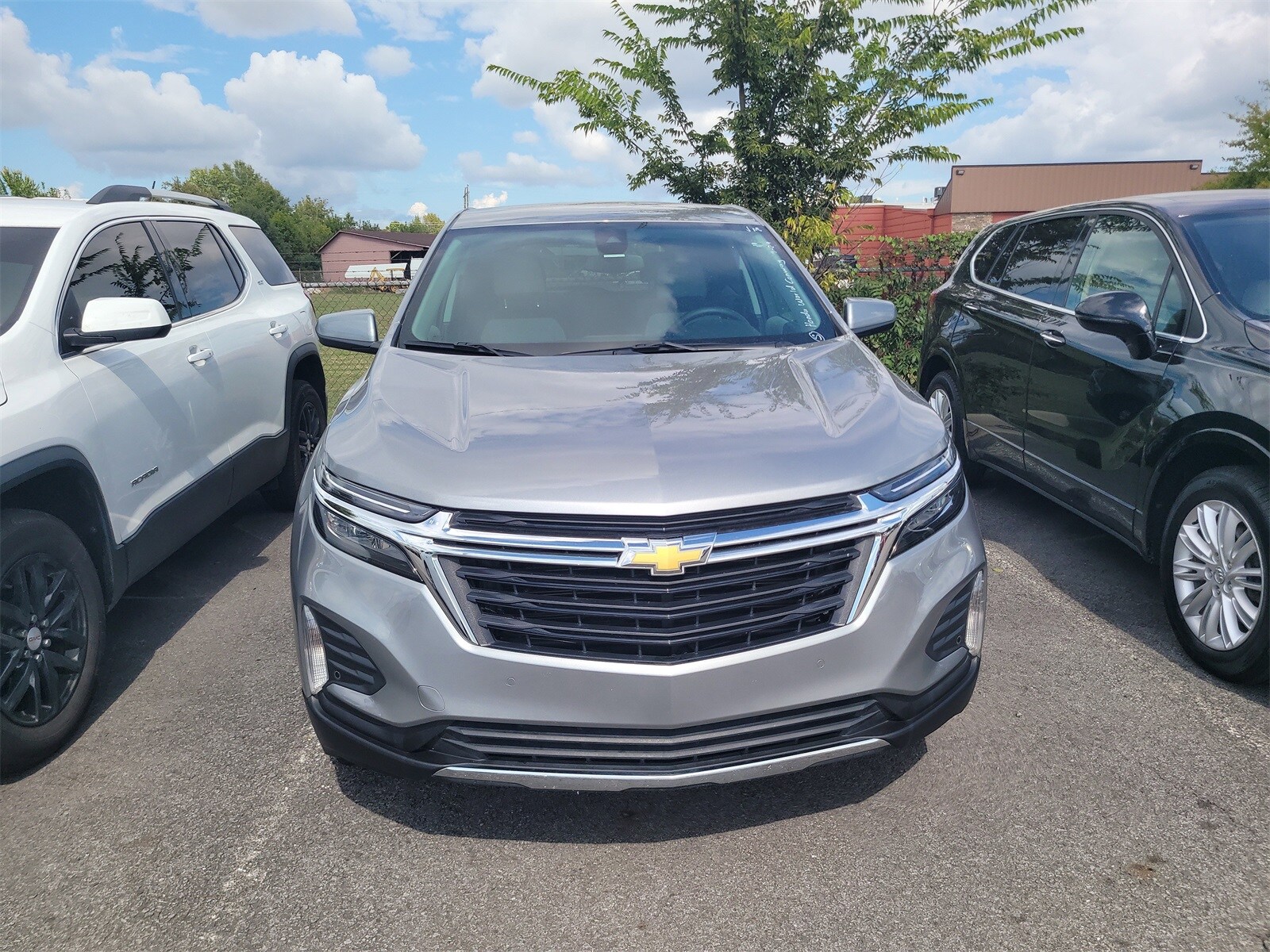 2024 Chevrolet Equinox LT photo 2
