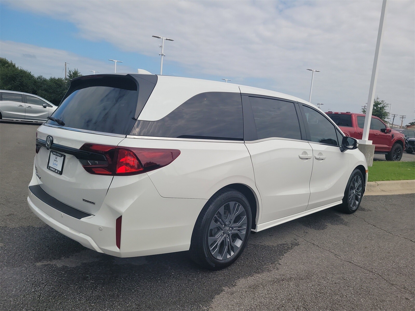 2025 Honda Odyssey Touring photo 3
